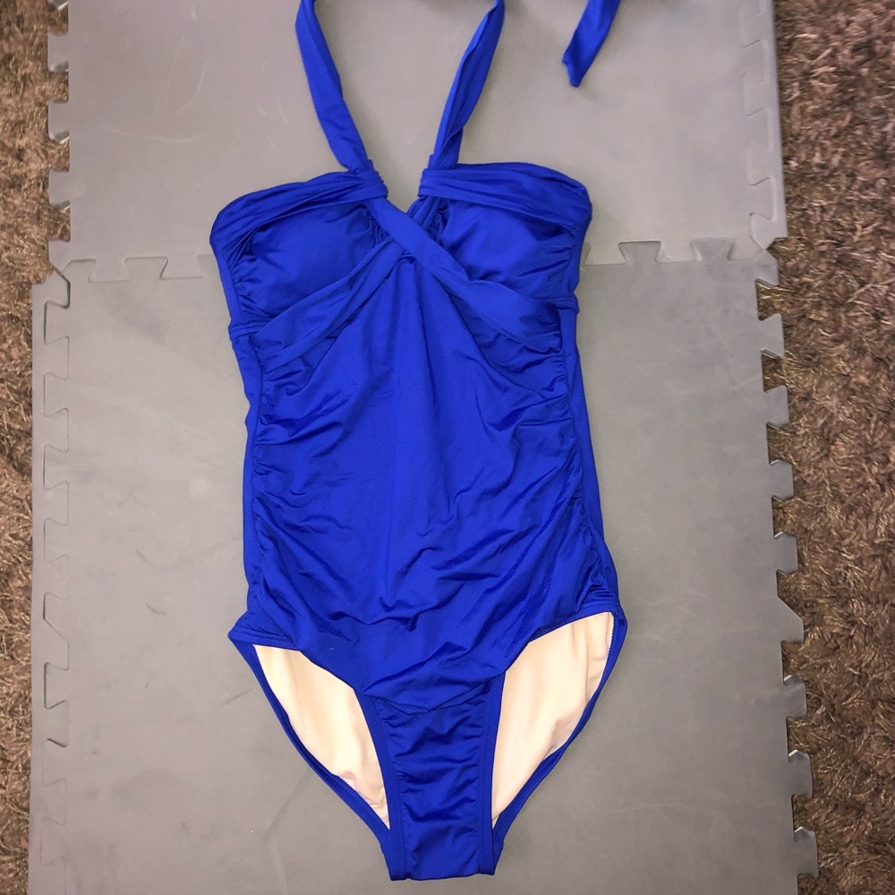 🍄NWOT One Piece Bathing suit w/Tummy Control